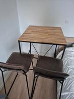 Hoge tafel met 2 barkrukken, Huis en Inrichting, Ophalen, Met voetsteun, Zo goed als nieuw, 90 cm of meer