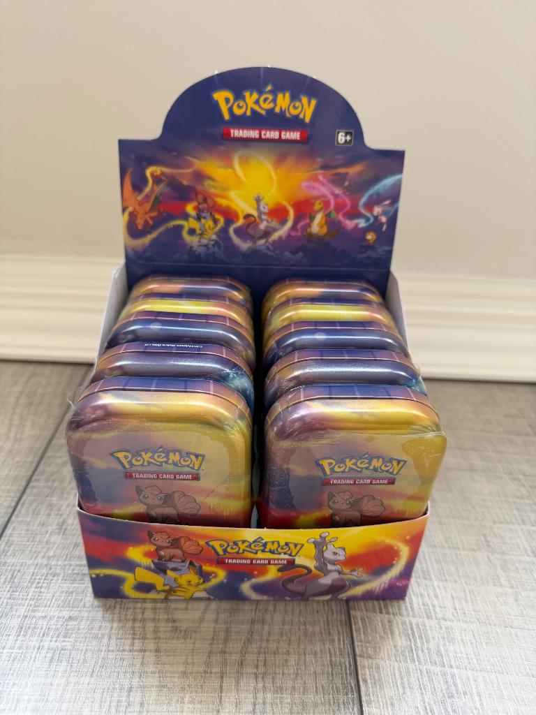 Pokémon Kanto Power Display Case met Sealed Tins, Ophalen, Nieuw