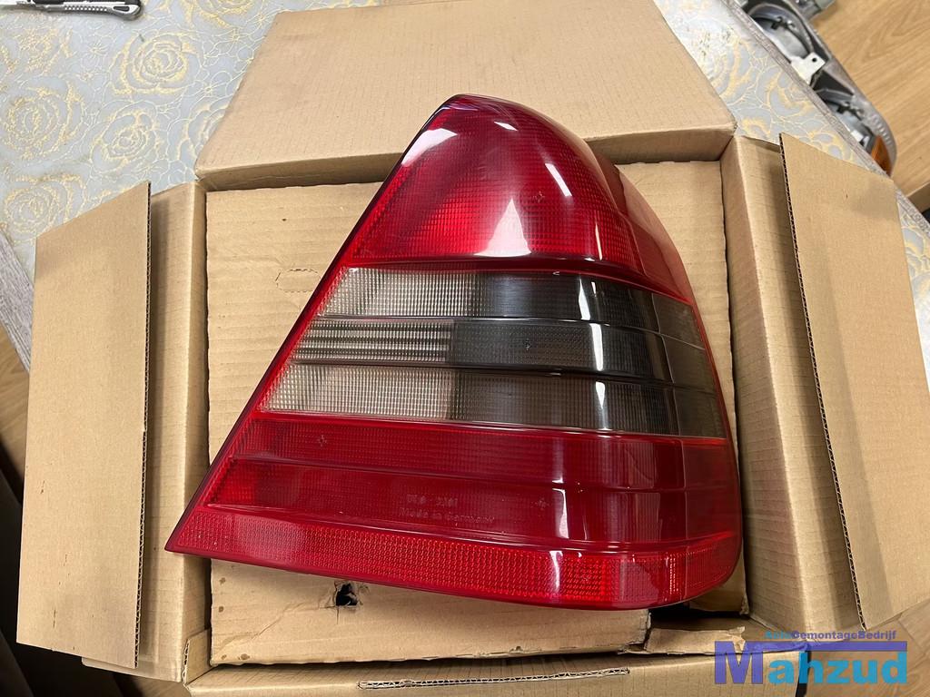 MERCEDES C KLASSE W202 rechts achterlicht glas 1993-2000, Gebruikt, Mercedes-Benz AG, Mercedes-Benz, Mercedesstrasse 120
70372  Stuttgart, DE