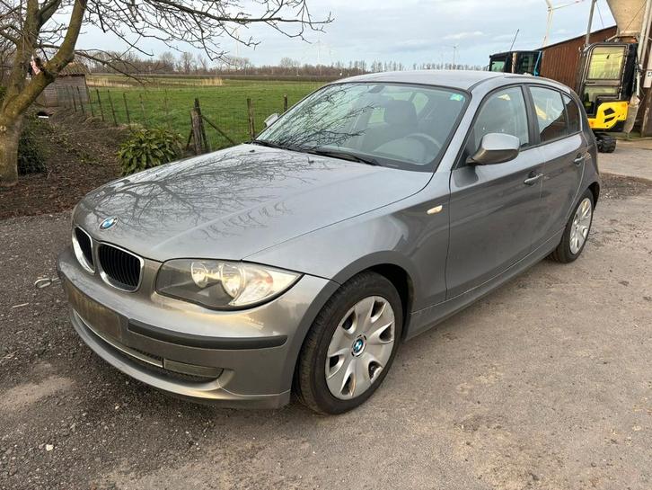 BMW 318 D Automatiek 2010 Euro 5, Auto's, BMW, Bedrijf, 1 Reeks, Diesel, Euro 5, Berline, 5 deurs, Automaat, Overige kleuren, Overige kleuren