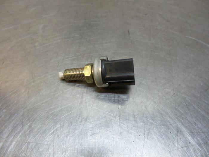 Commutateur feu de freinage d'un Toyota Yaris (Yaris 1 00-), Autos : Pièces & Accessoires, Éclairage, Toyota, Utilisé, 3 mois de garantie