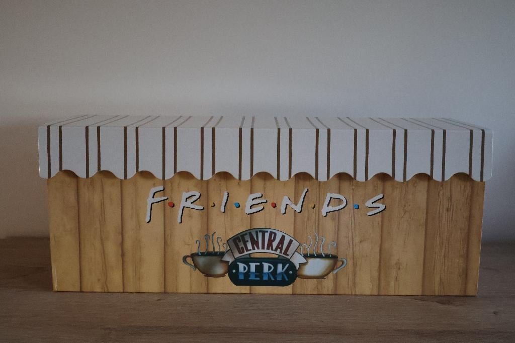 Coffret Friends Central Perk Original 10 saisons complètes, CD & DVD, DVD | TV & Séries télévisées, Enlèvement, Comme neuf, Comédie