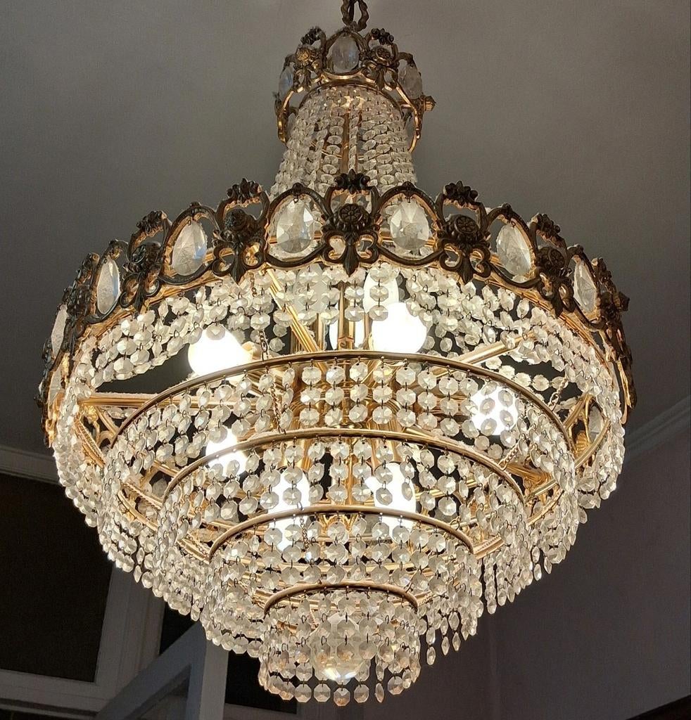 Lustre en cristal de forme montgolfière, Enlèvement, Verre