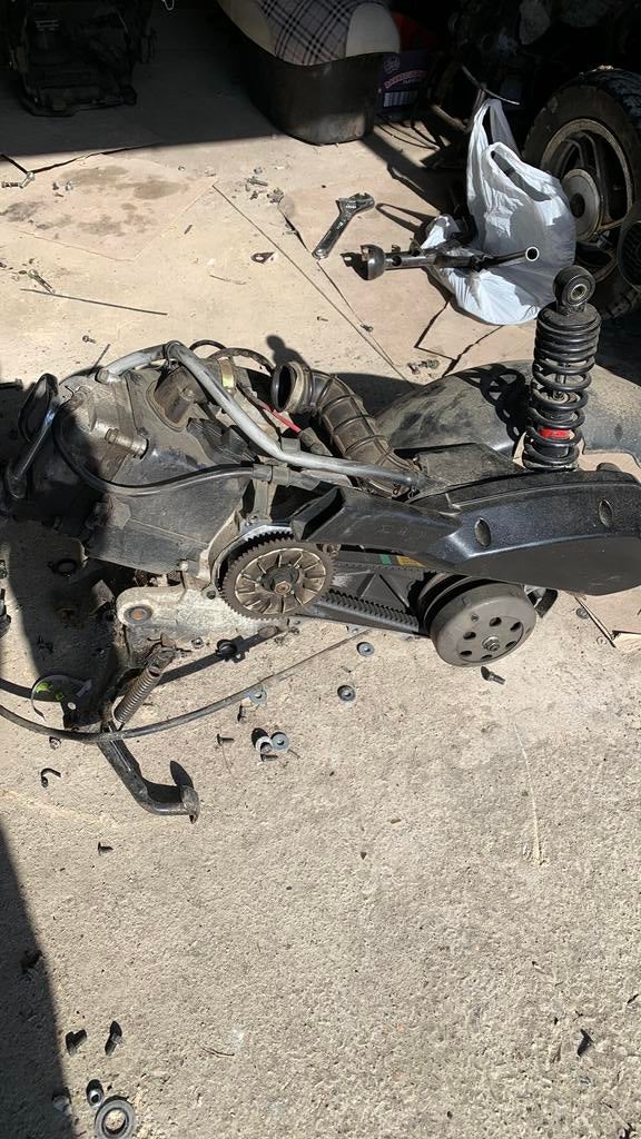 Motor block peugot kisbee scooter 50cc 4takt, Vélos & Vélomoteurs, Pièces de cyclomoteur | Scooters, Kymco, Enlèvement