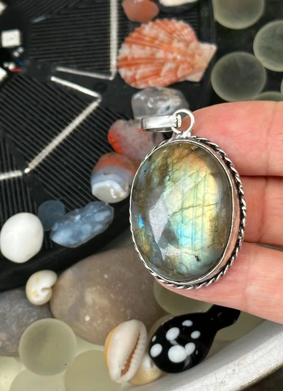 Pendentif avec labradorite, Bijoux, Sacs & Beauté, Pendentifs, Enlèvement ou Envoi, Comme neuf