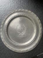 Tinnen bord, Enlèvement