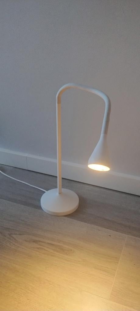 Lampe de bureau blanche à LED Ikea Nävlinge, Maison & Meubles, Lampes | Lampes de table, Comme neuf, 50 à 75 cm, Synthétique, Enlèvement