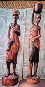 Koppel houten beelden, Ophalen