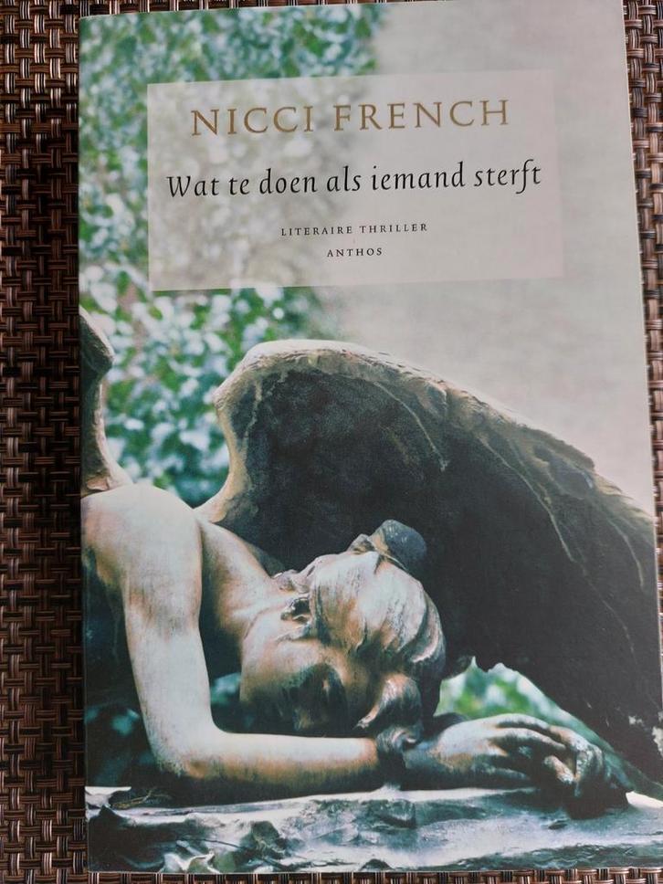 Nicci French - Wat te doen als iemand sterft, Boeken, Thrillers, Zo goed als nieuw, Ophalen of Verzenden