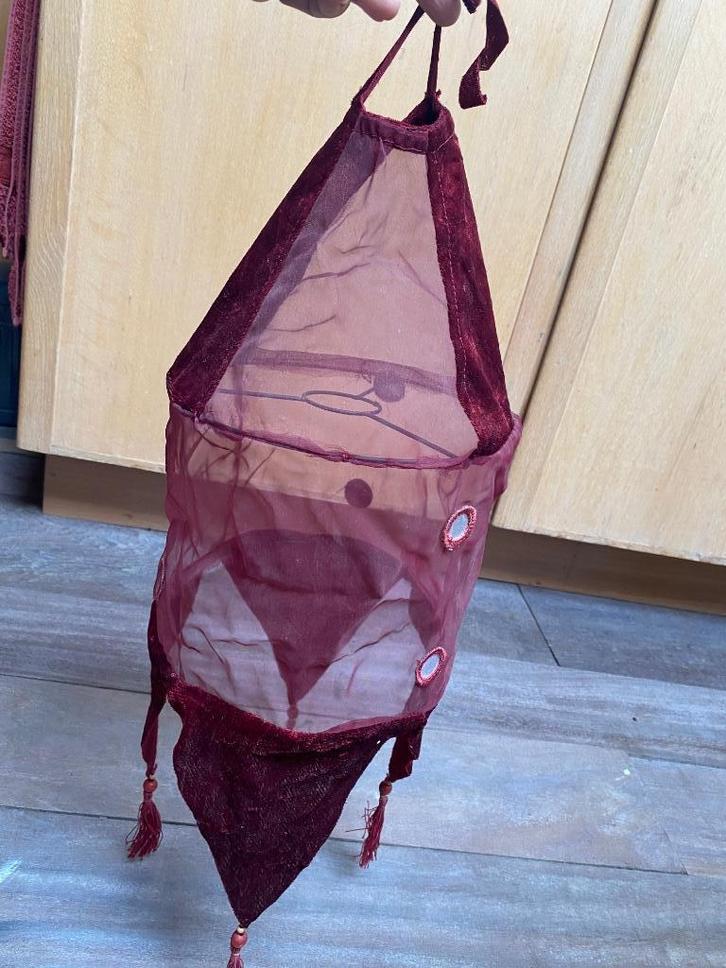 Oosterse suspensie in sluier en bordeauxrood fluweel 58cm, Huis en Inrichting, Lampen | Hanglampen, Gebruikt, 50 tot 75 cm, Metaal