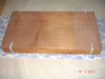 Houten kist beschikbaar voor biedingen