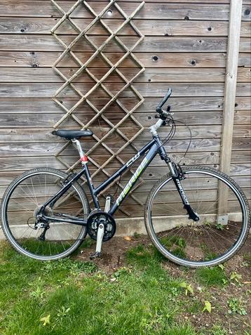 Mooie dames gravelbike te koop beschikbaar voor biedingen
