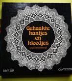 Livre de dentelles et napperons au crochet 1979 comme nouvea, Hobby & Loisirs créatifs, Crochet, Comme neuf, Enlèvement ou Envoi