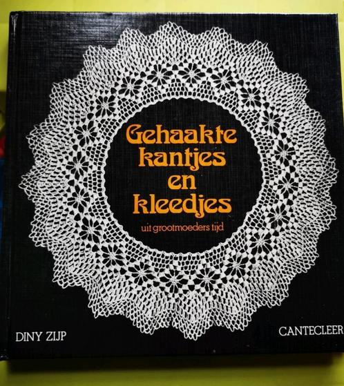 Gehaakte kantjes en kleedjes boek 1979 als nieuw Diny Zijp, Hobby en Vrije tijd, Breien en Haken, Zo goed als nieuw, Haken, Patroon of Boek