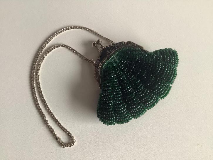 2 leuke kralenbeursjes, Verzamelen, Poppen, Zo goed als nieuw, Pop, Ophalen of Verzenden