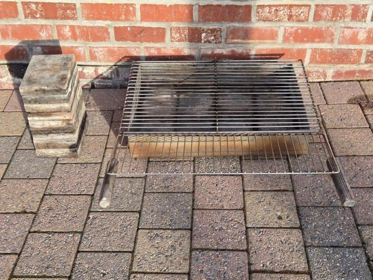 Inox BBQ rooster, Inox houtkoolkorf, vuurvaste stenen, Tuin en Terras, Houtskoolbarbecues, Gebruikt, Ophalen