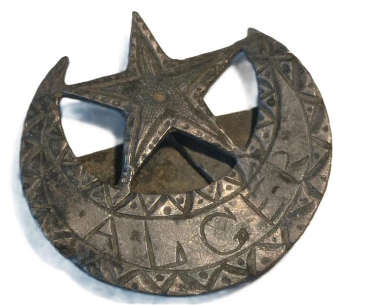 INSIGNE BOROCHE ALGER FRANKRIJK ALGERIJE 1930 KOLONIALE PERI, Verzamelen, Militaria | Algemeen, Landmacht, Embleem of Badge, Verzenden