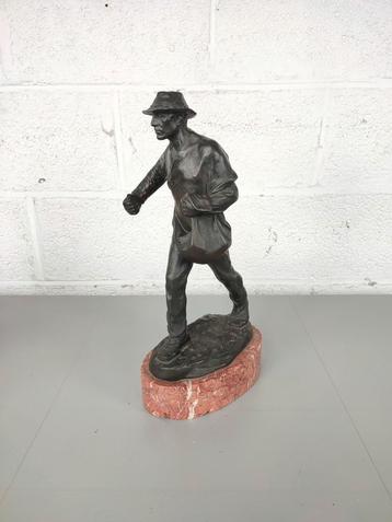 Bronzen beeld Hans Muller beschikbaar voor biedingen