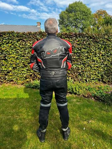 Motokledij beschikbaar voor biedingen