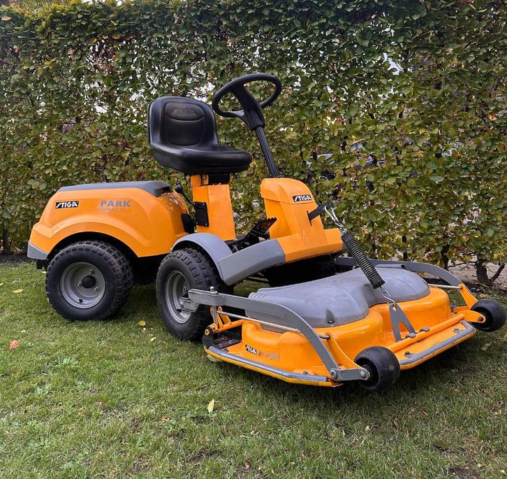 Professioneel Stiga Park 16 Zitmaaier / Frontmaaier te koop., Tuin en Terras, Zitmaaiers, Zo goed als nieuw, 90 tot 120 cm, Elektrische starter