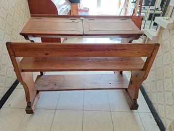 Ancien banc d'école en bois disponible aux enchères