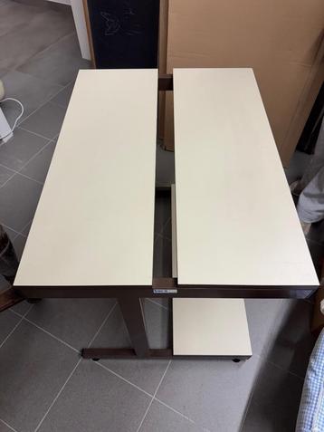 bureau beschikbaar voor biedingen