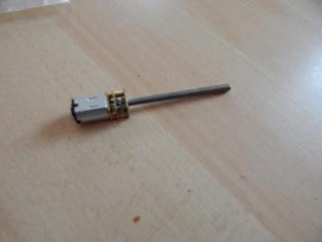 Minimodelmotor met lange schroefas beschikbaar voor biedingen