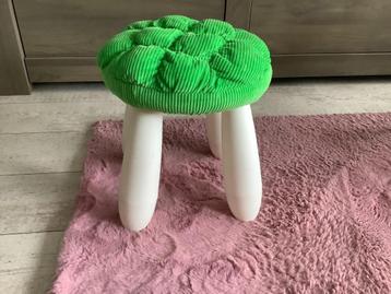 Tabouret pour enfant (30 cm) disponible aux enchères