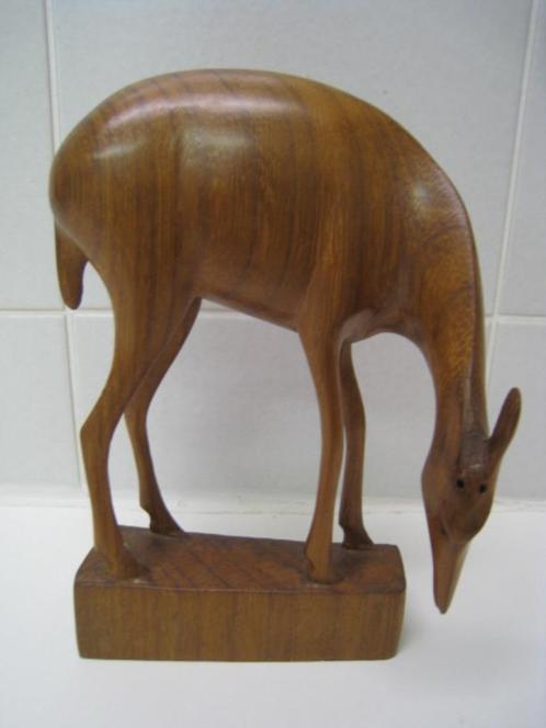 Beeld hert, in hout, uit Afrika meegebracht in jaren 60, Antiek en Kunst, Kunst | Beelden en Houtsnijwerken, Ophalen of Verzenden