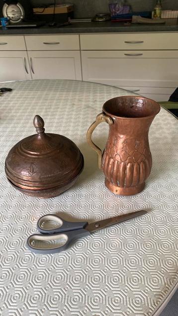 Rood koperen antieke potjes. Handgemaakt beschikbaar voor biedingen