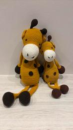 2 zelfgehaakte giraffen, Ophalen, Zo goed als nieuw
