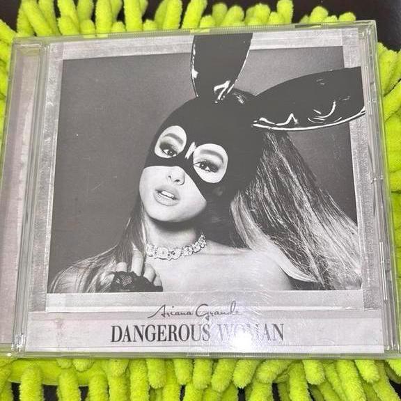 PERFECTE NIEUWSTAAT CD ARIANA GRANDE/DANGEROUS WOMAN !, Cd's en Dvd's, Cd's | Pop, Zo goed als nieuw, Ophalen of Verzenden