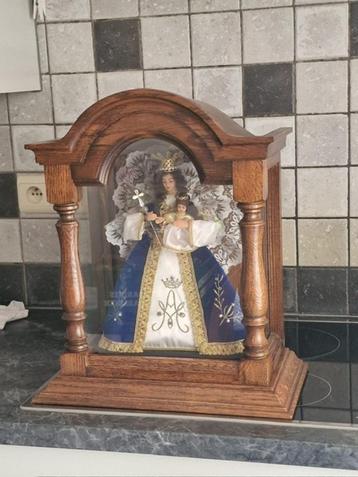 Maria met kind Jezus in een houten stolp beschikbaar voor biedingen