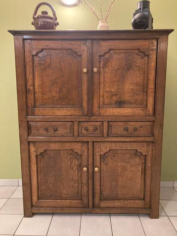 Zeer ruime solide kast vol eik, ooit TV-meubel nu BAR-meubel beschikbaar voor biedingen