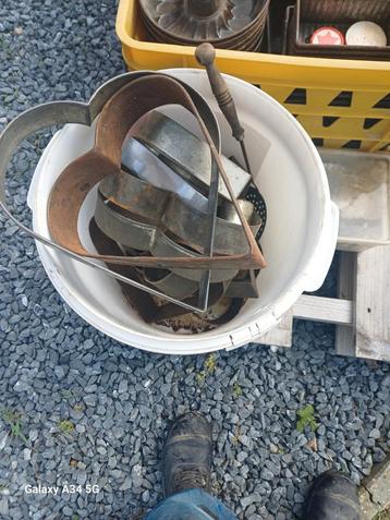 Gros lot d'emporte pièces cœur et cloche  beschikbaar voor biedingen