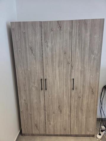 Opbergkast 120x40x180cm beschikbaar voor biedingen