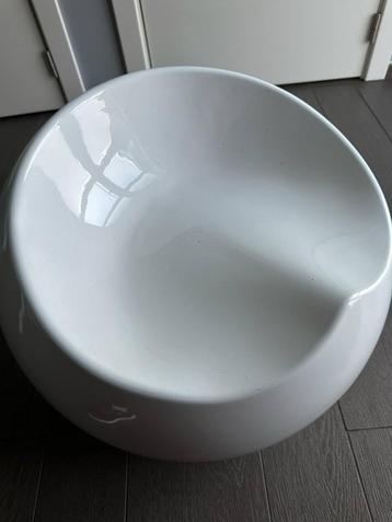 Fauteuil boule beschikbaar voor biedingen