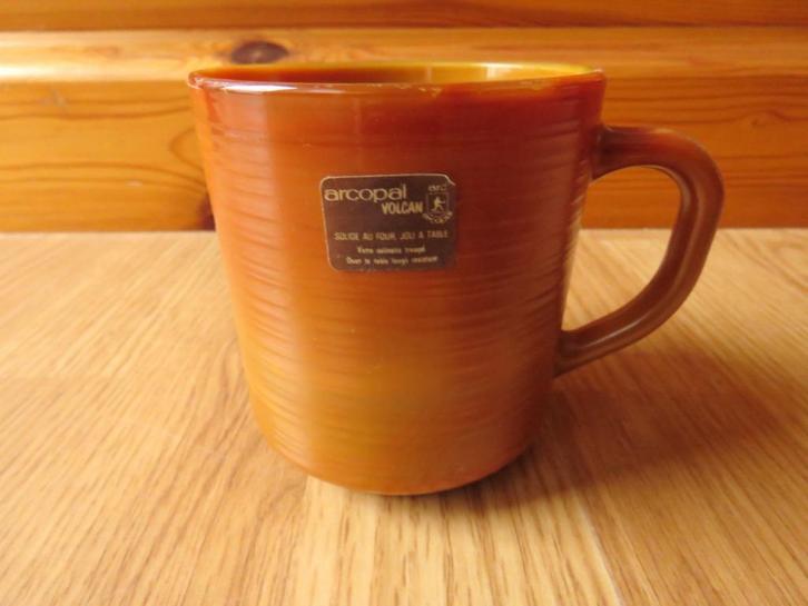 vintage arcopal tasse mug modèle volcan, Huis en Inrichting, Keuken | Servies, Zo goed als nieuw, Kop(pen) en/of Schotel(s), Ophalen of Verzenden