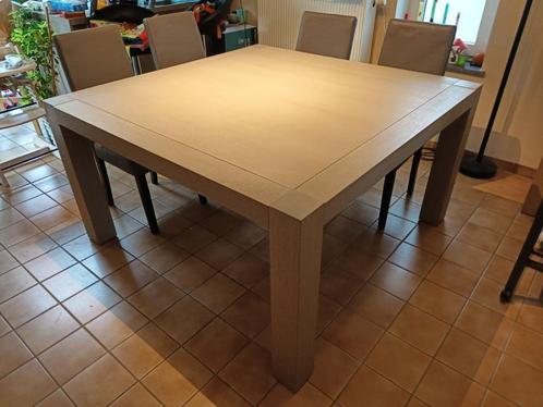 Table carrée en bois massif – salle à manger, Huis en Inrichting, Complete eetkamers, Zo goed als nieuw, Ophalen