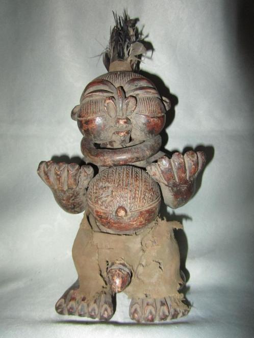 Afrikaanse Tikar : antropomorfe terracotta vaas, veer, stof!, Antiek en Kunst, Antiek | Keramiek en Aardewerk, Ophalen of Verzenden