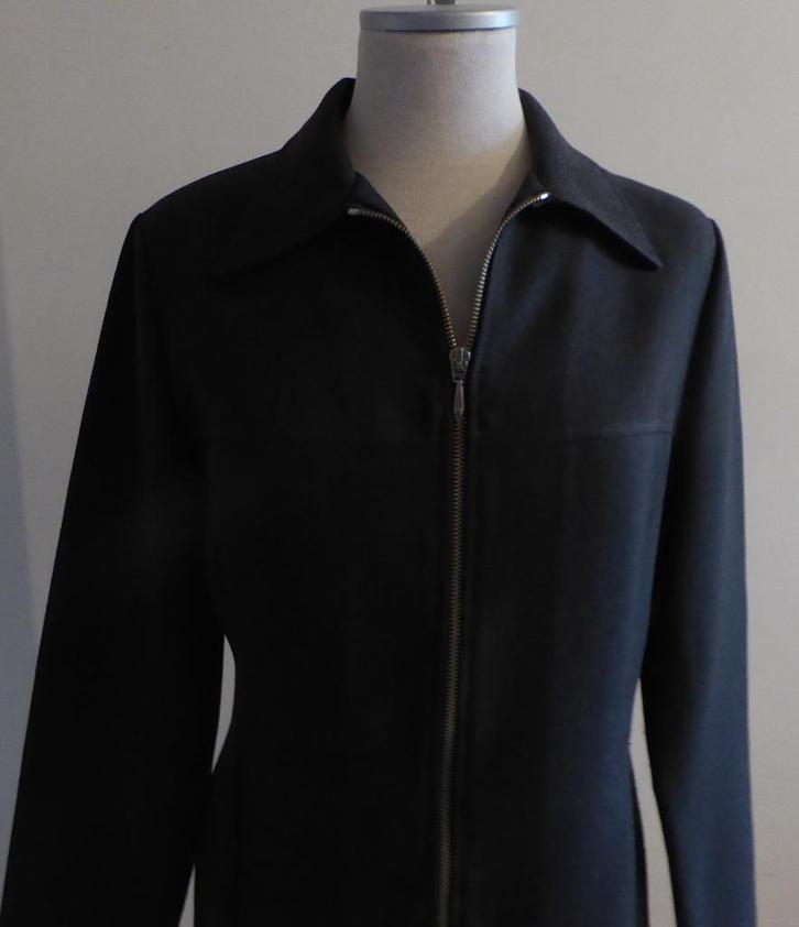 Grijze tailleur ( rok + lange rok ) m 40, Kleding | Dames, Jasjes, Kostuums en Pakken, Gedragen, Ophalen of Verzenden