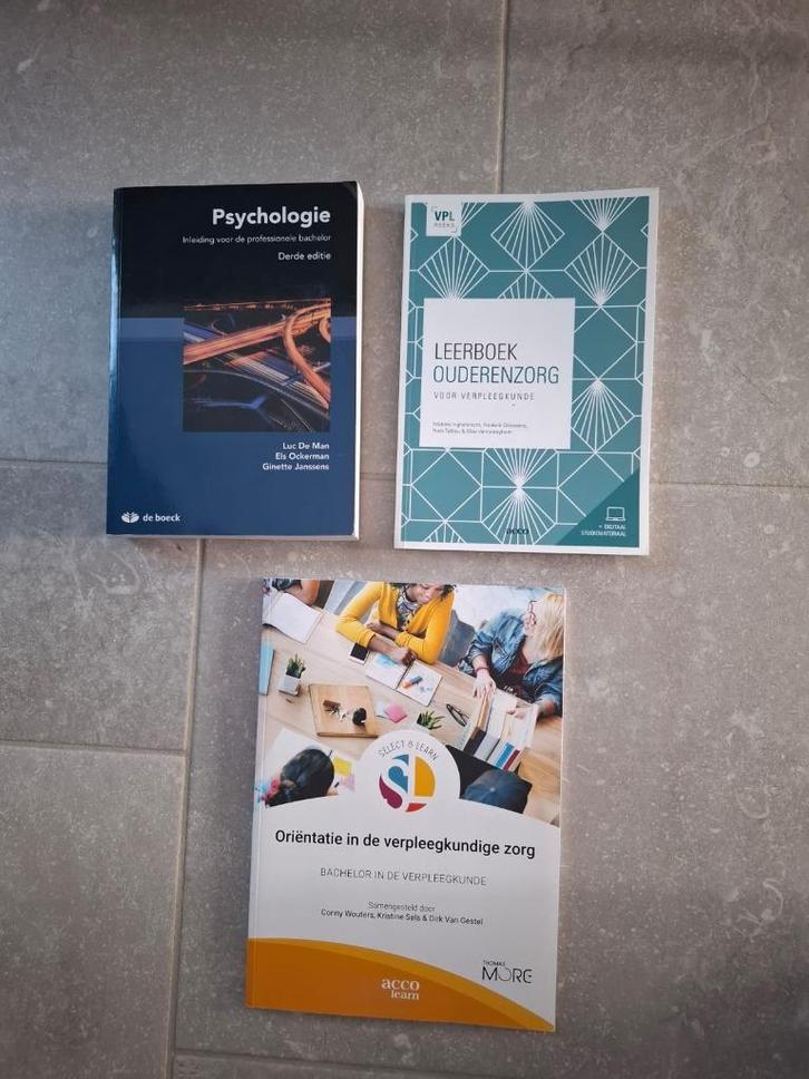 Handboeken verpleegkunde Fase1, Boeken, Studieboeken en Cursussen, Zo goed als nieuw, Hogeschool, Ophalen