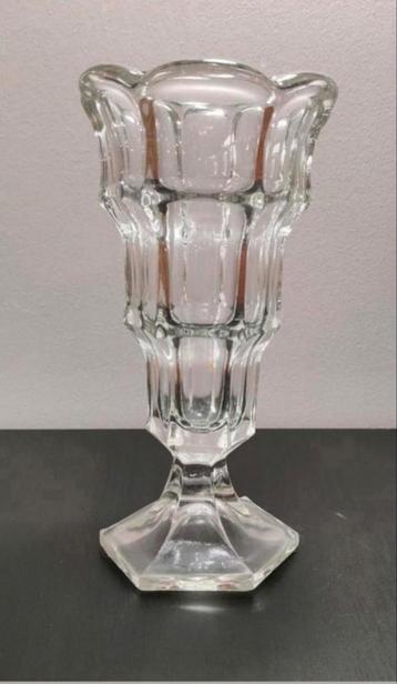 Art-déco vaas beschikbaar voor biedingen