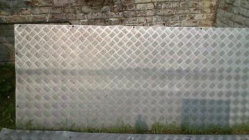 plaque aluminium antidérapant beschikbaar voor biedingen