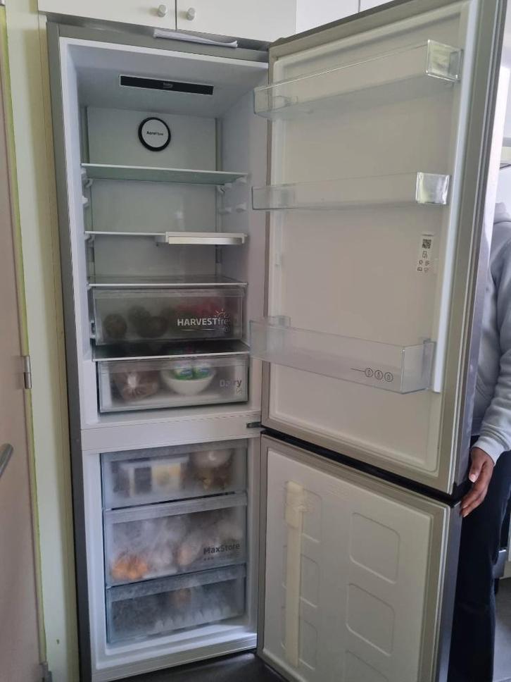BEKO Koel-vriescombinatie C, Elektronische apparatuur, Koelkasten en IJskasten, Zo goed als nieuw, Met aparte vriezer, 200 liter of meer