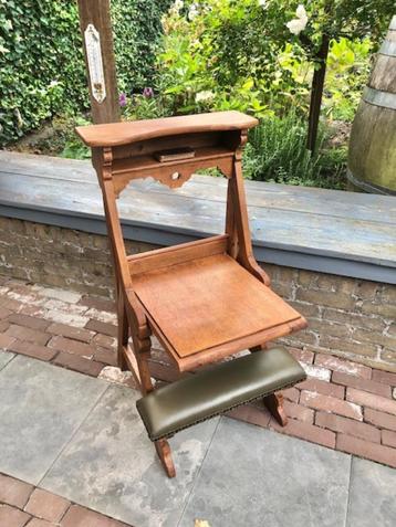 Chaise de prière ancienne en chêne (voir photos) disponible aux enchères