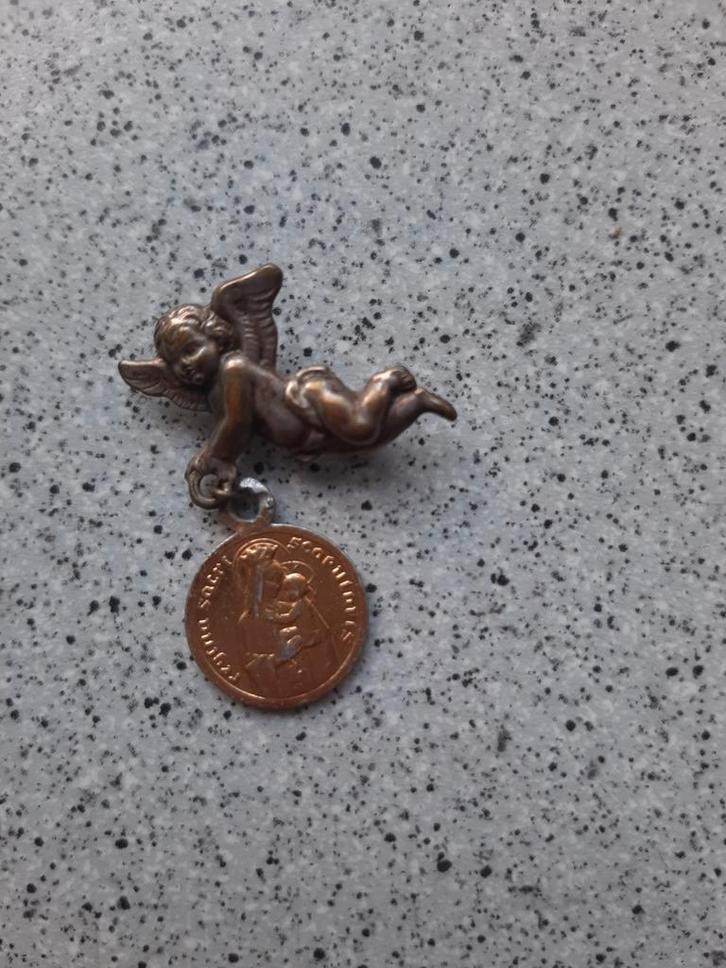 Vintage religieuze broche engel met medaillon, jaren '50, Verzamelen, Religie, Zo goed als nieuw, Sieraad, Ophalen of Verzenden