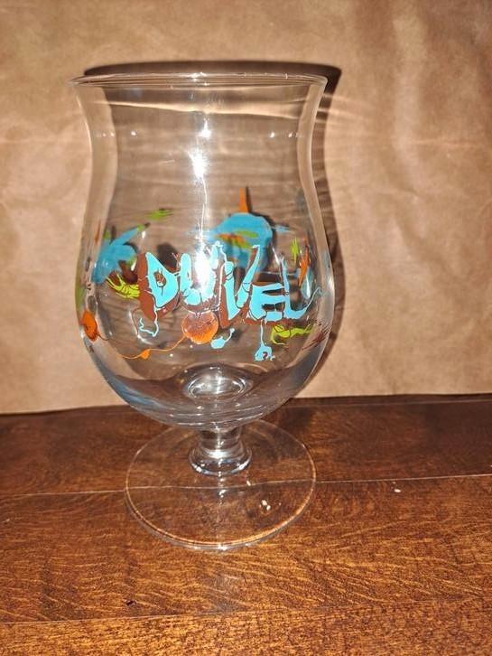 Duvel glas Yan Sorgi  nieuw, Verzamelen, Glas en Drinkglazen, Nieuw, Ophalen