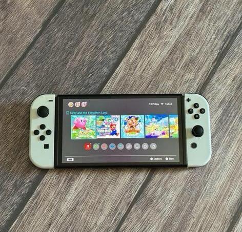 Nintendo Switch OLED-console, Games en Spelcomputers, Spelcomputers | Nintendo Switch, Zo goed als nieuw, Switch OLED, Met 2 controllers