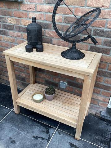 Teaktafel beschikbaar voor biedingen